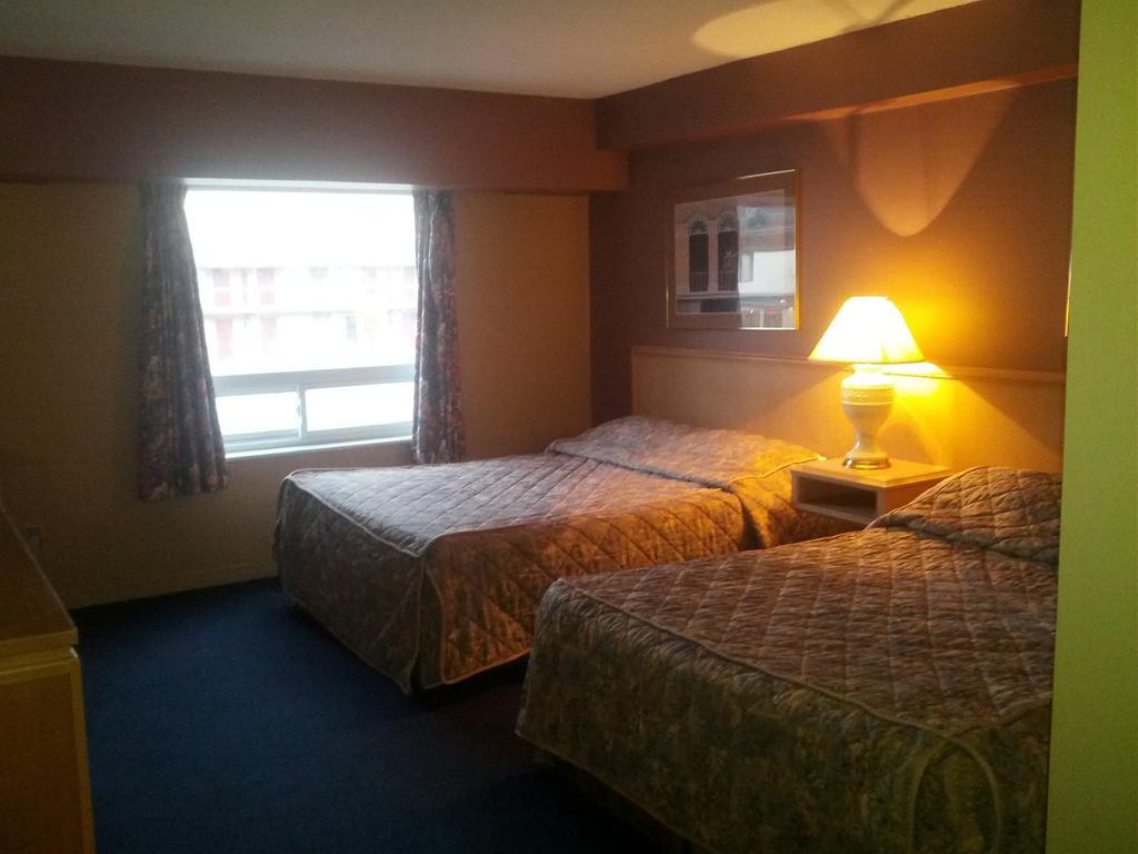 Admiral Inn By The Falls Niagara Falls Room photo