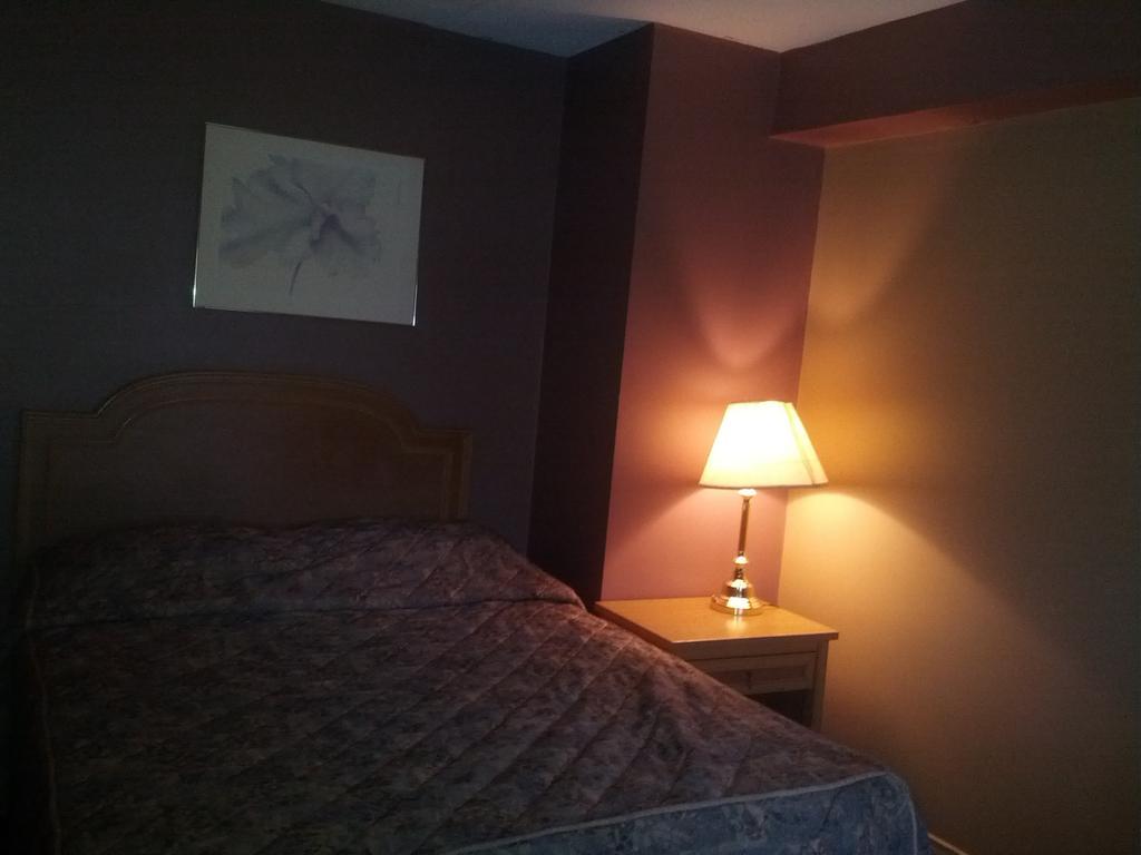 Admiral Inn By The Falls Niagara Falls Room photo