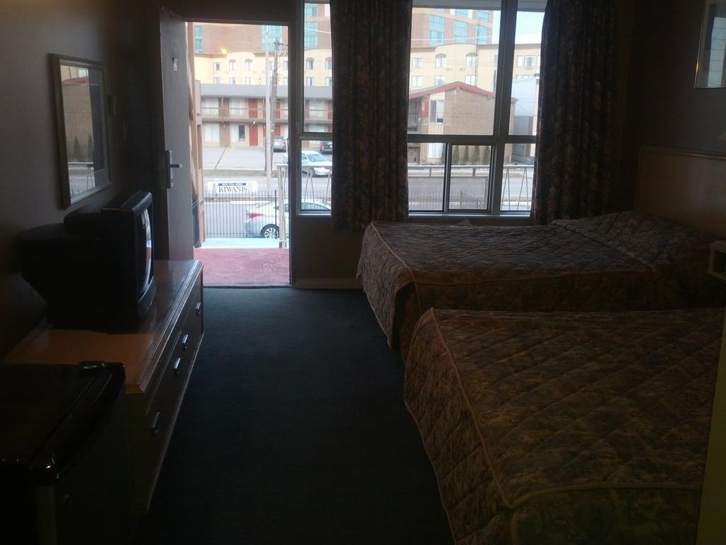 Admiral Inn By The Falls Niagara Falls Room photo