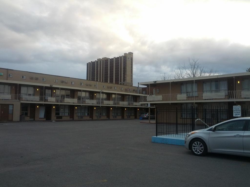 Admiral Inn By The Falls Niagara Falls Exterior photo